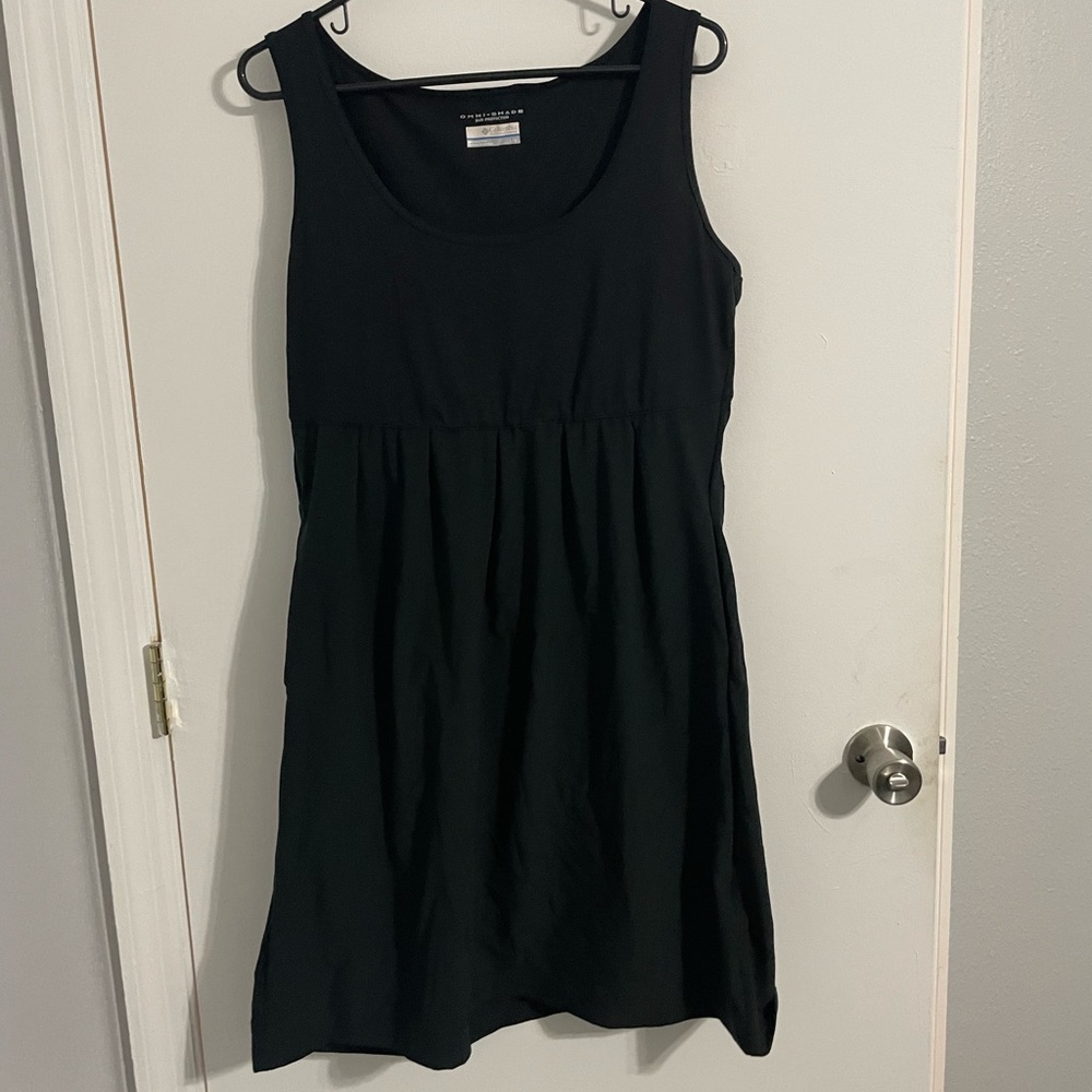 Columbia Womens Omni-Shade black “dress”Size L